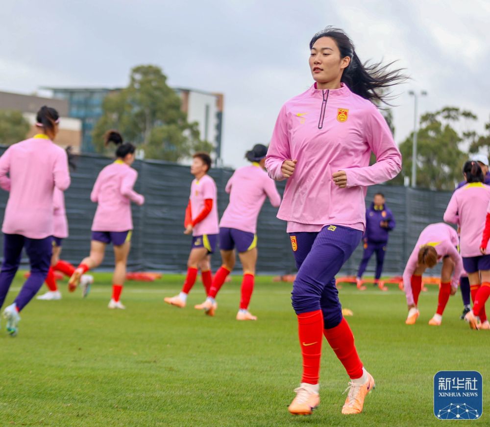 杏彩体育-泰国女足队员训练备战，力求取得胜利